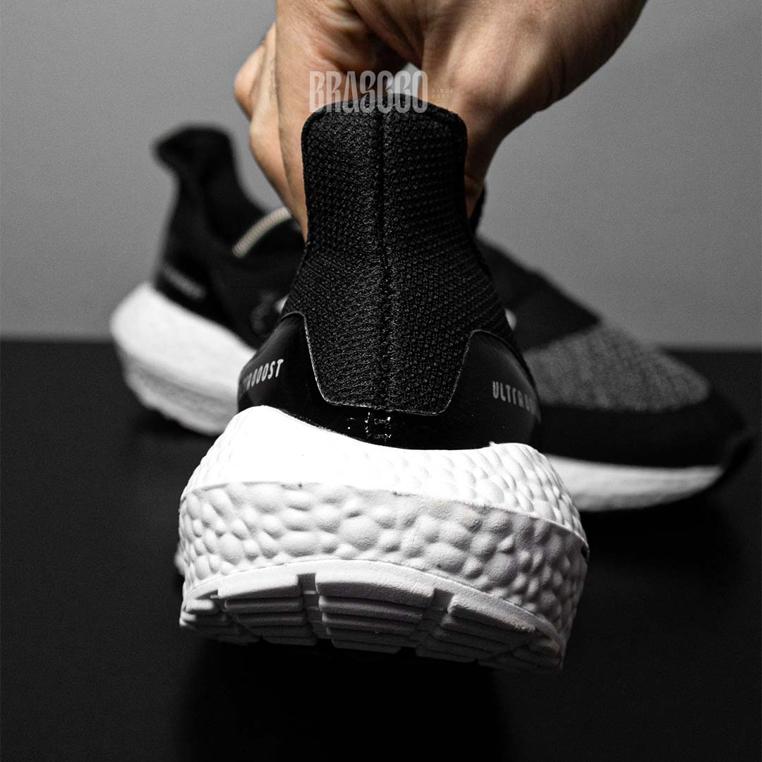 Tênis Ultraboost 21 - Preto/Branco