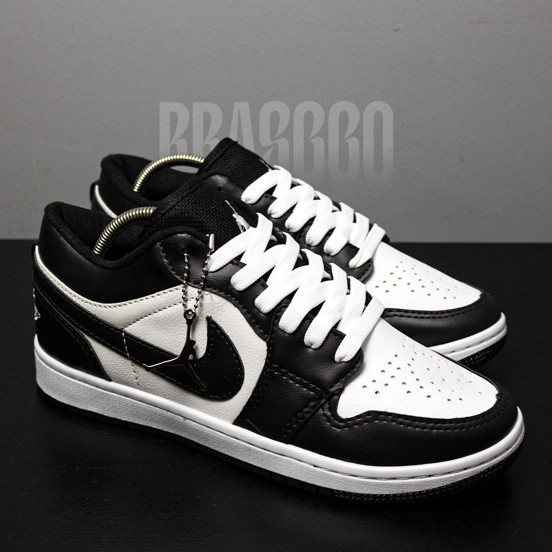 Tênis Air Jordan 1 Low - Preto/Branco